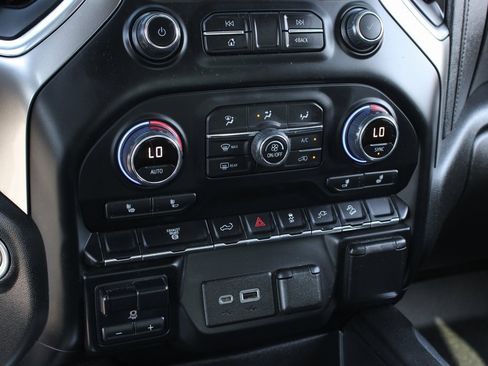 Used 2022 Chevrolet Silverado 2500 LT w/ Convenience Package image 28