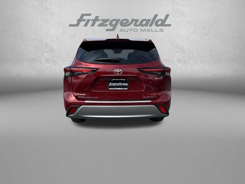 New 2026 Toyota Highlander Platinum image 6
