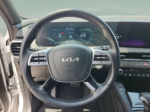 Used 2024 Kia Telluride EX w/ EX Captain's Chair Package FWD image 9