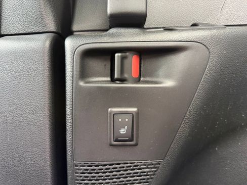 Used 2025 Chrysler Pacifica Limited FWD image 22
