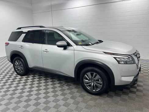 Used 2025 Nissan Pathfinder SV AWD/4WD image 4