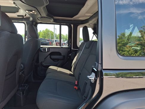 Used 2022 Jeep Wrangler Unlimited Sport AWD/4WD image 10