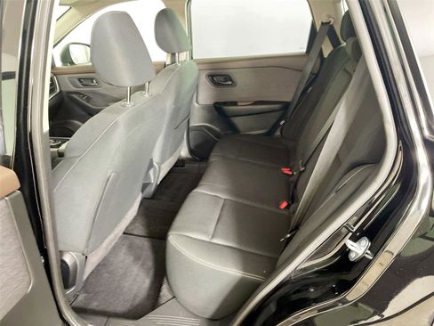 Used 2023 Nissan Rogue S image 11