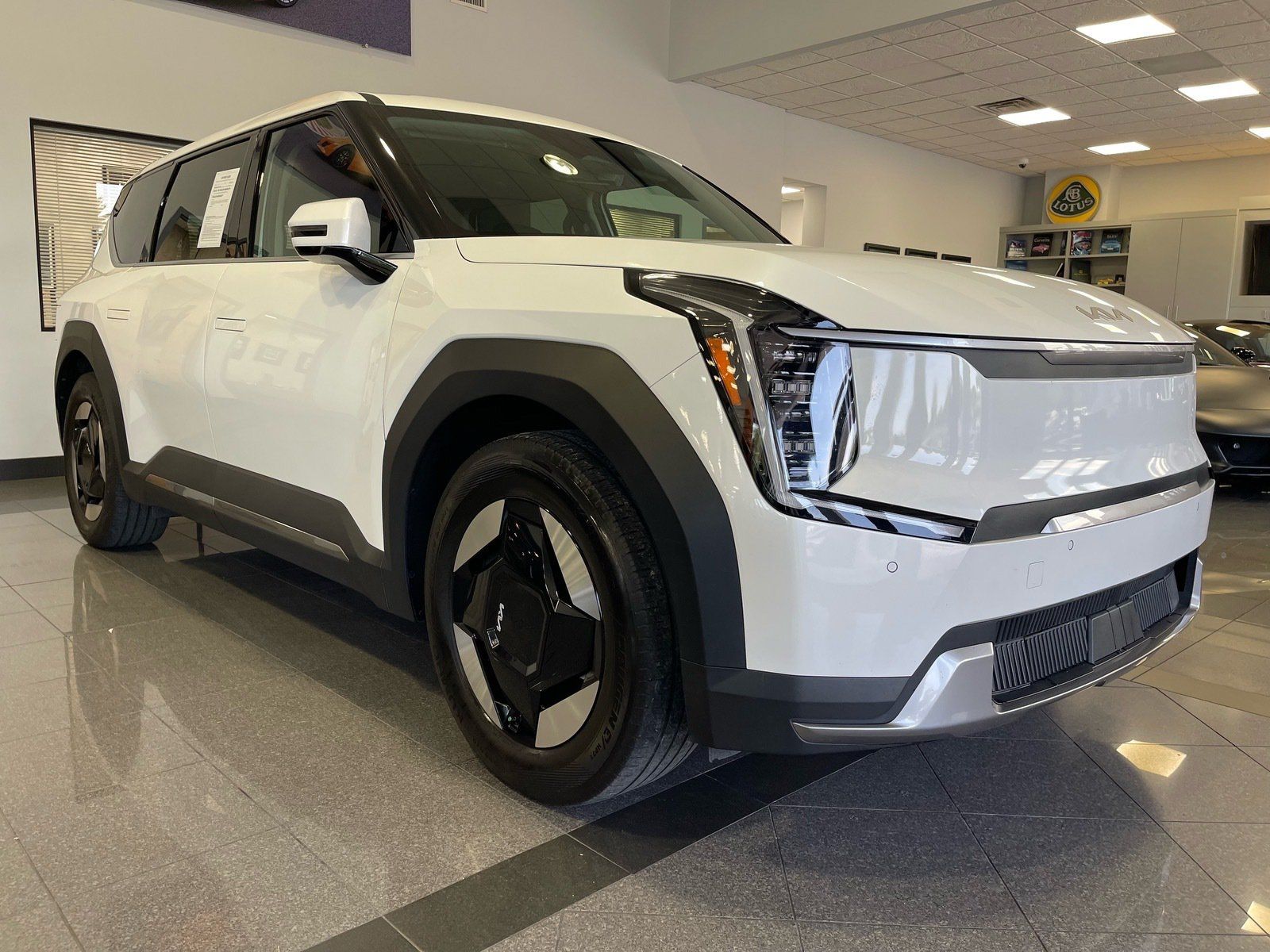 Used 2024 Kia EV9 Light RWD image 7