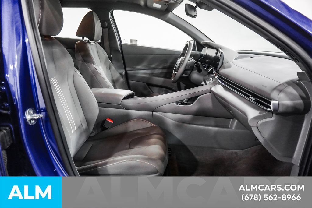 Used 2025 Hyundai Elantra SEL FWD image 19