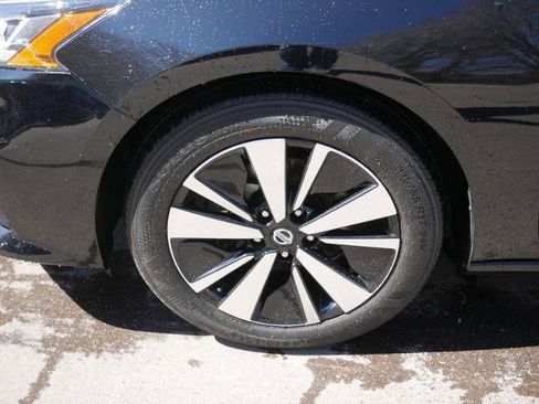 Certified 2022 Nissan Altima 2.5 SV FWD image 9