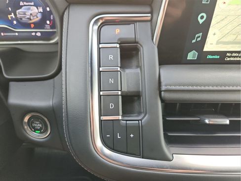 Used 2023 Chevrolet Suburban Z71 w/ Luxury Package AWD/4WD image 16