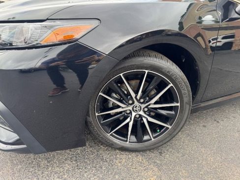 Used 2024 Toyota Camry SE image 10