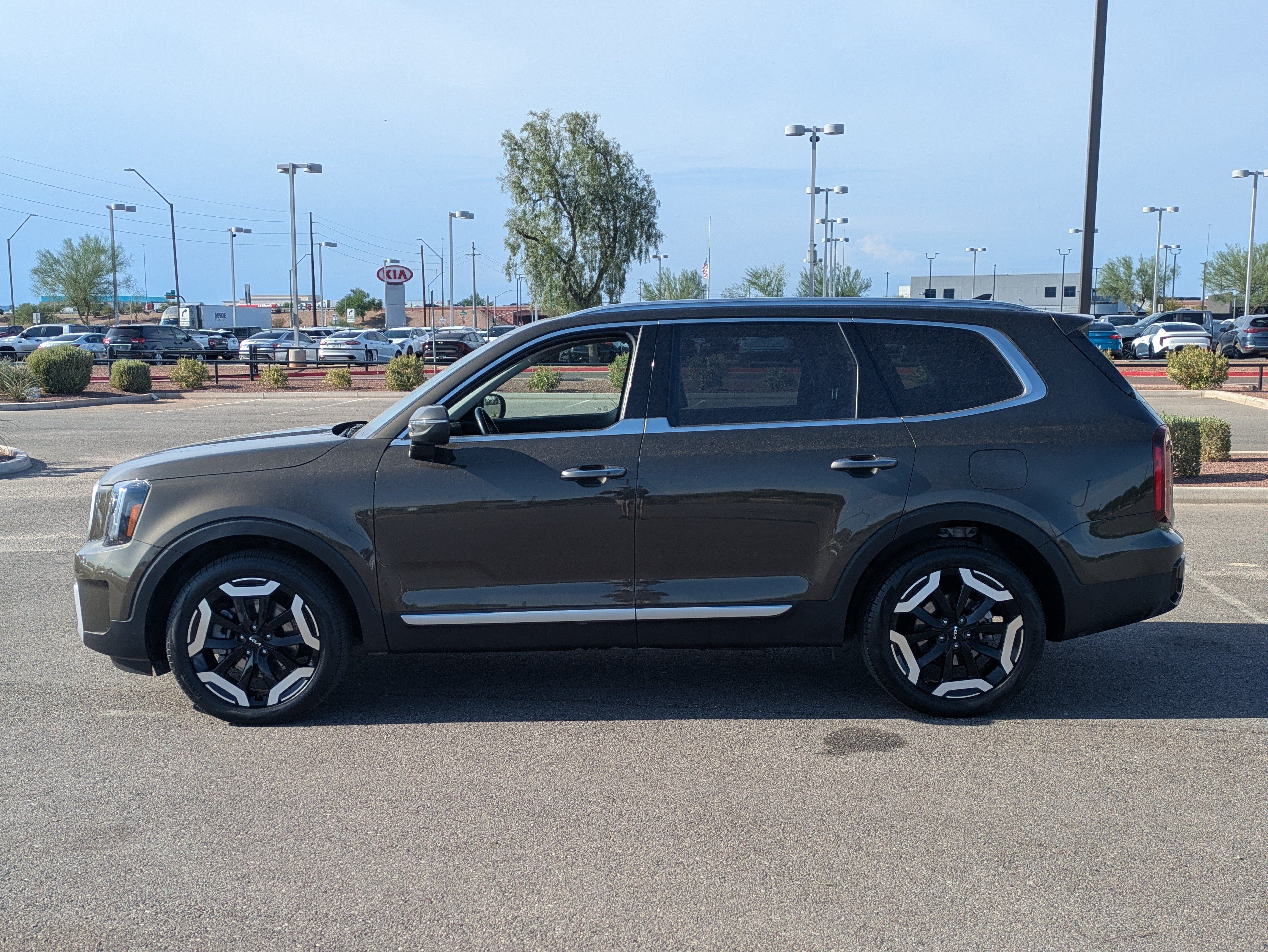 Certified 2025 Kia Telluride S AWD/4WD image 2