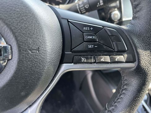 Used 2019 Nissan Rogue SV FWD image 18
