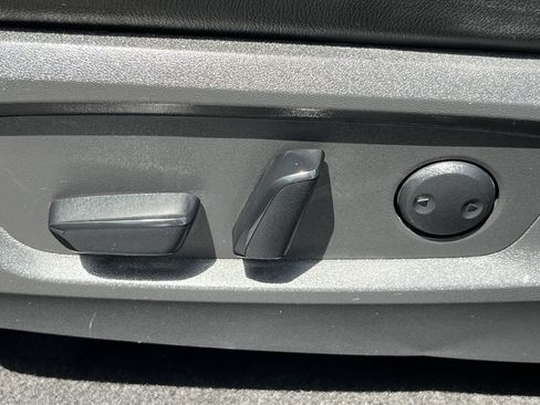 Used 2023 Nissan Pathfinder SL AWD/4WD image 29
