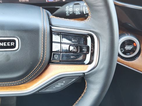 Used 2024 Jeep Grand Wagoneer L Series III image 40