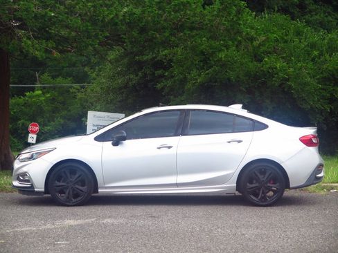 Used 2017 Chevrolet Cruze Premier FWD image 2