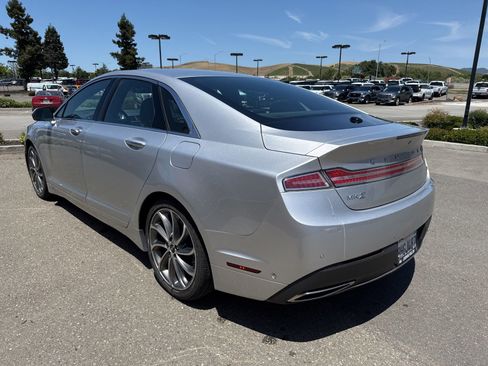 Used 2018 Lincoln MKZ Reserve w/ Technology Package FWD image 3