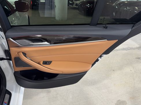 Used 2023 BMW 540i w/ M Sport Package RWD image 11