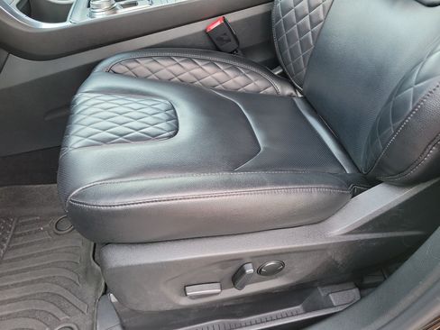 Used 2024 Ford Edge Titanium w/ Equipment Group 301A AWD/4WD image 10
