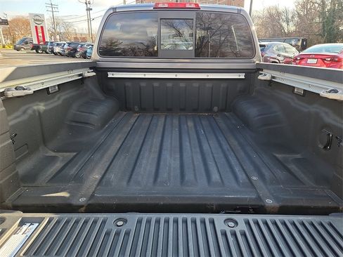 Used 2022 Nissan Frontier SV image 28