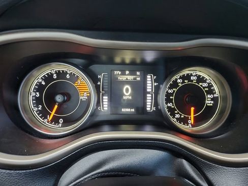Used 2016 Jeep Cherokee Latitude w/ Cold Weather Group FWD image 13