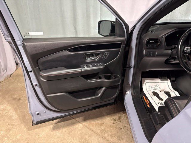 Used 2024 Honda Pilot TrailSport image 2