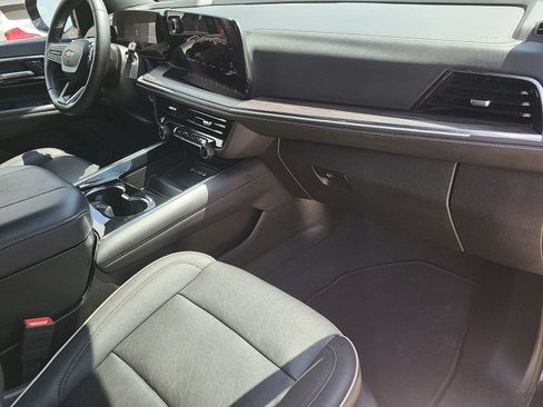 Certified 2025 Chevrolet Suburban Premier AWD/4WD image 28