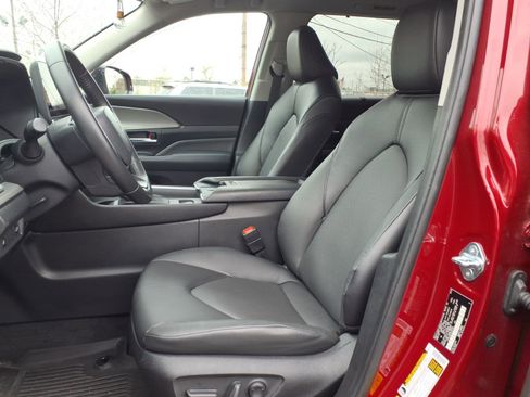 Certified 2024 Toyota Grand Highlander AWD Hybrid image 15