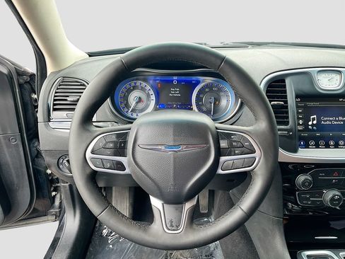 Used 2023 Chrysler 300 Touring RWD image 11