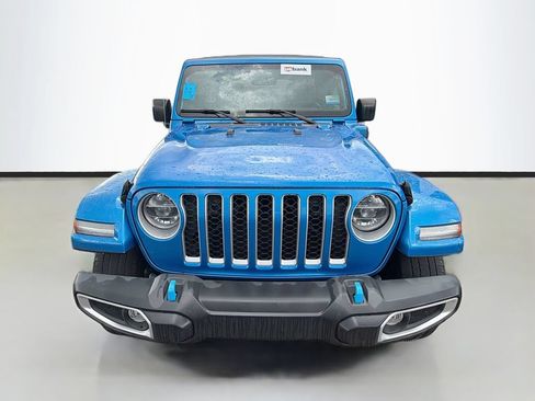 Used 2022 Jeep Wrangler Unlimited Sahara w/ Cold Weather Group AWD/4WD image 2