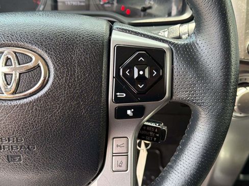 Used 2020 Toyota 4Runner SR5 AWD/4WD image 25