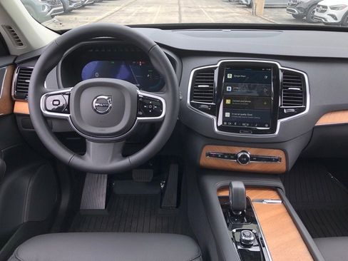 New 2025 Volvo XC90 T8 Plus w/ Protection Package Premier image 16