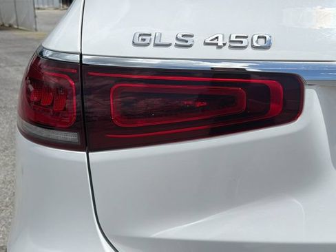 Used 2022 Mercedes-Benz GLS 450 4MATIC image 10