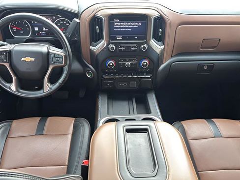 Used 2019 Chevrolet Silverado 1500 High Country w/ Technology Package AWD/4WD image 17