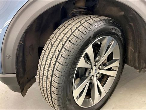 Used 2020 Ford Explorer Platinum w/ Premium Technology Package image 34