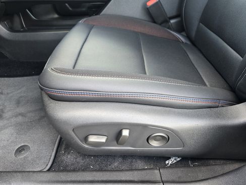 New 2025 Chevrolet Equinox EV RS image 18