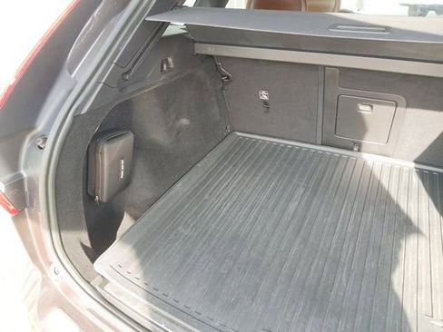 Used 2022 Volvo XC60 B5 Inscription w/ Protection Package Premier FWD image 8