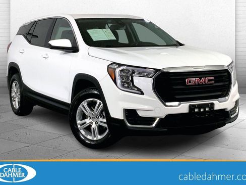 Used 2024 GMC Terrain SLE image 1