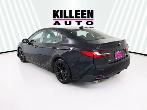 Used 2025 Toyota Camry SE FWD image 5