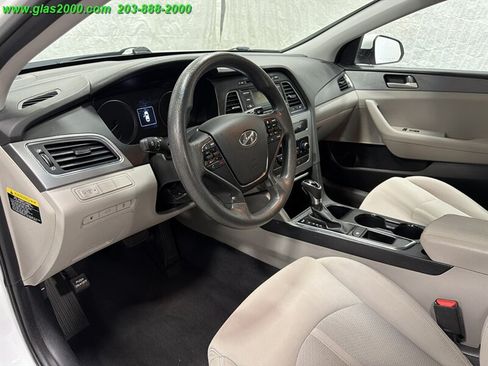 Used 2017 Hyundai Sonata SE FWD image 3