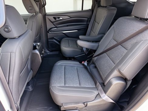 Certified 2025 Chevrolet Traverse LT w/ Sun and Wheel Package FWD image 25