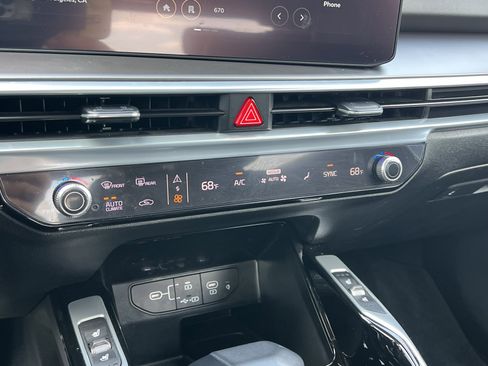 Certified 2024 Kia Sorento SX image 27