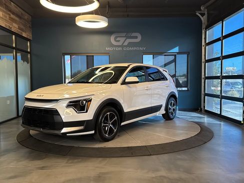 Used 2025 Kia Niro LX FWD image 7