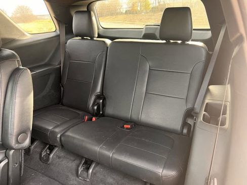 Used 2023 Chevrolet Traverse LT image 30