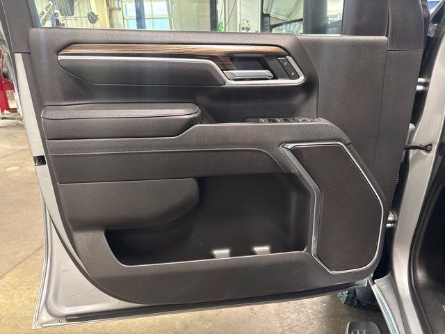 Used 2025 Chevrolet Silverado 2500 LT w/ Convenience Package AWD/4WD image 12