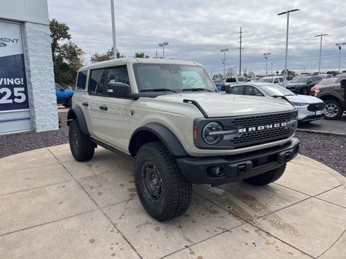 New 2025 Ford Bronco Badlands AWD/4WD image 3