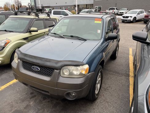 Used 2005 Ford Escape XLT image 3