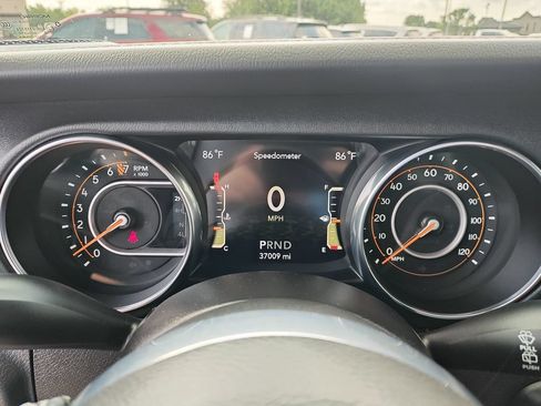 Used 2021 Jeep Wrangler Unlimited Sahara AWD/4WD image 18