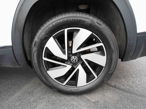 Used 2025 Volkswagen Atlas SE image 30