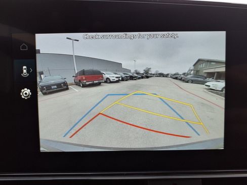 Certified 2025 Hyundai Elantra Limited image 6