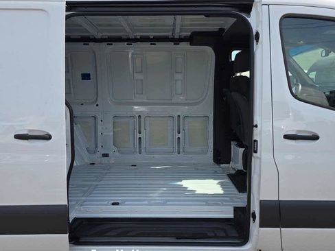 Used 2025 Mercedes-Benz Sprinter 2500 image 14