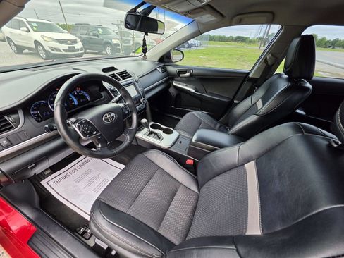 Used 2014 Toyota Camry SE FWD image 3