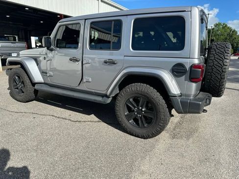 Used 2021 Jeep Wrangler Unlimited Sahara AWD/4WD image 3